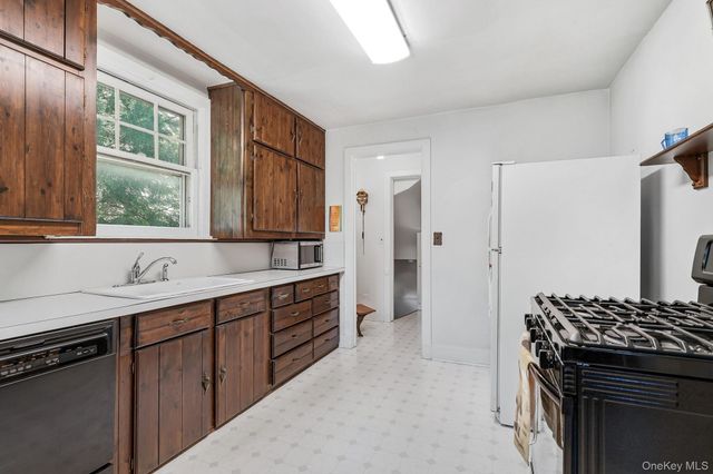 24 Grandview Avenue, White Plains, NY 10605