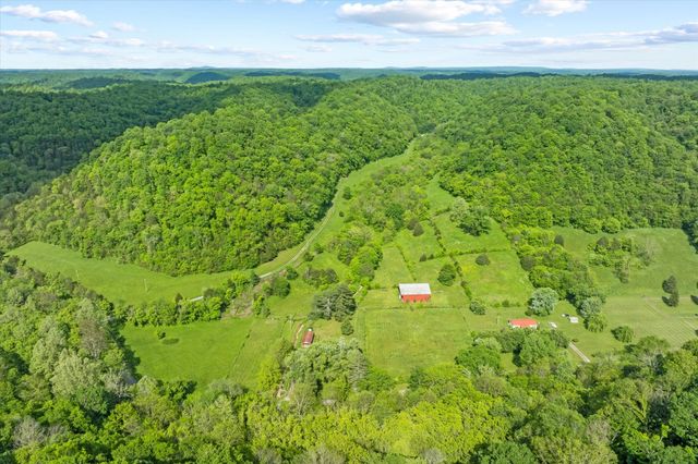 747 Hunting Creek Rd, Whitleyville, TN 38588