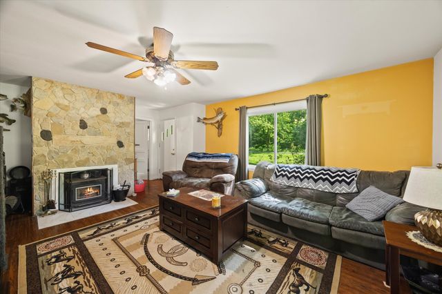 747 Hunting Creek Rd, Whitleyville, TN 38588