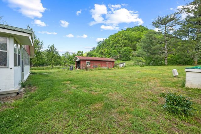 747 Hunting Creek Rd, Whitleyville, TN 38588