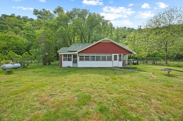 747 Hunting Creek Rd, Whitleyville, TN 38588