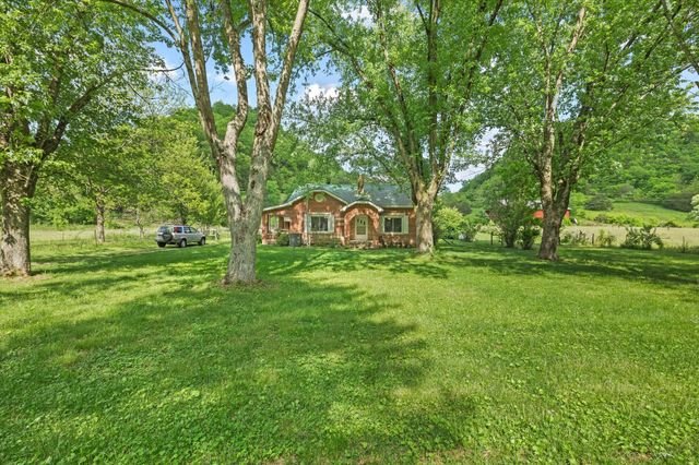 747 Hunting Creek Rd, Whitleyville, TN 38588