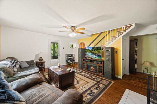 747 Hunting Creek Rd, Whitleyville, TN 38588