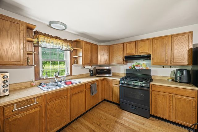 747 Hunting Creek Rd, Whitleyville, TN 38588