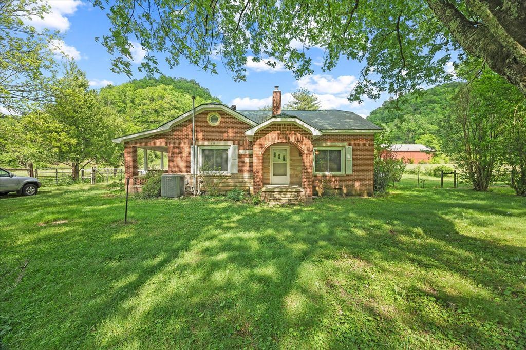 747 Hunting Creek Rd, Whitleyville, TN 38588