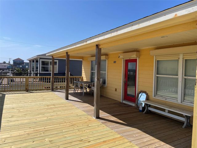 106 Coconut Road, Surfside Beach, TX 77541