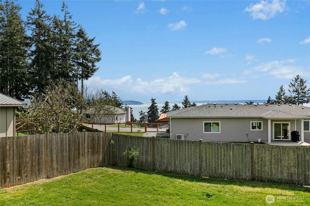 1236 Crescent Drive, Oak Harbor, WA 98277