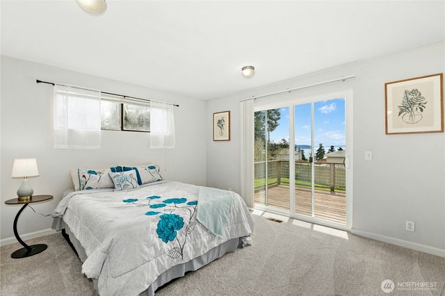 1236 Crescent Drive, Oak Harbor, WA 98277