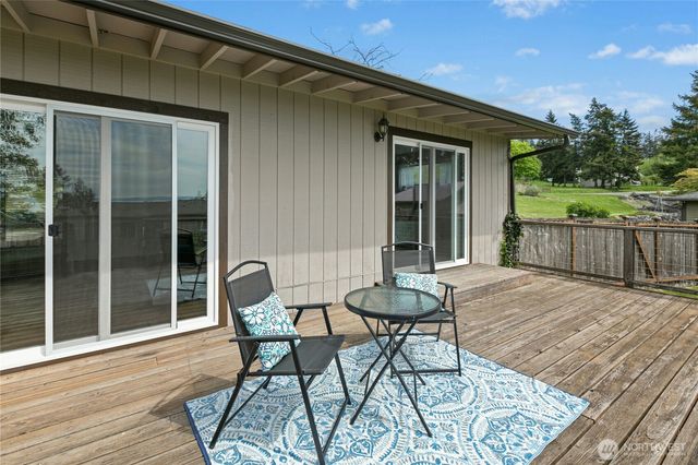 1236 Crescent Drive, Oak Harbor, WA 98277