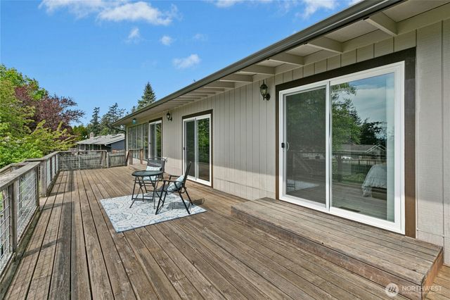 1236 Crescent Drive, Oak Harbor, WA 98277
