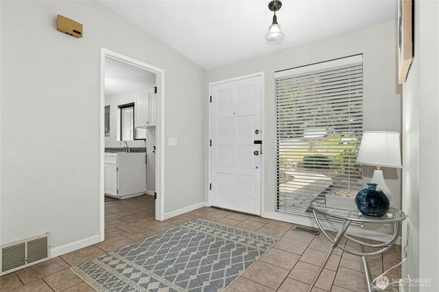 1236 Crescent Drive, Oak Harbor, WA 98277