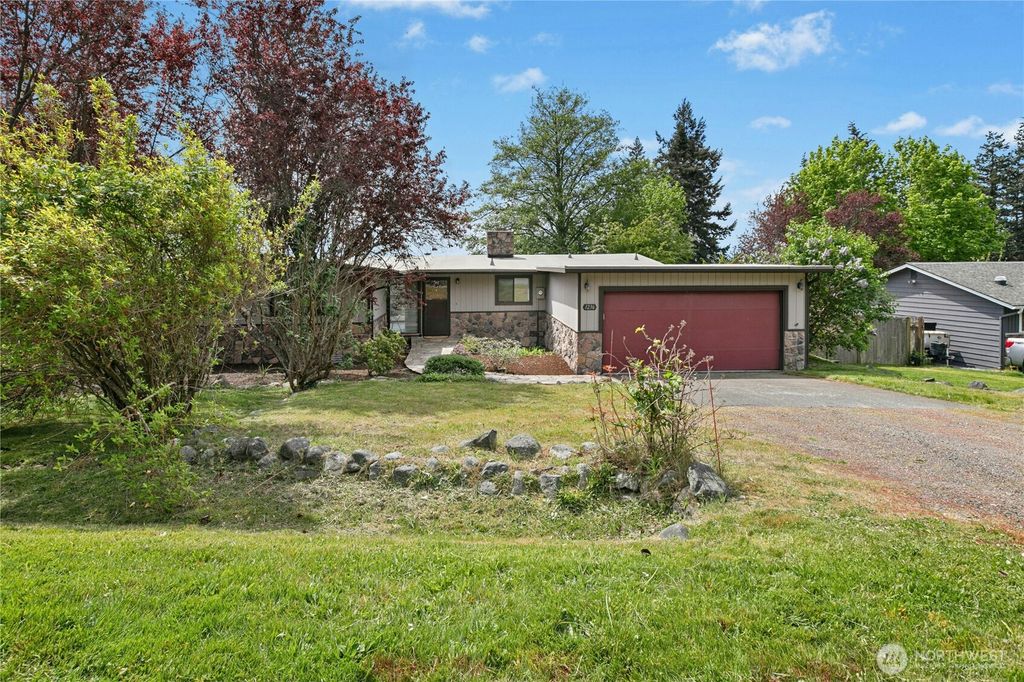 1236 Crescent Drive, Oak Harbor, WA 98277