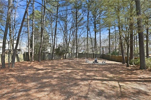 1069 Sunny Field Lane, Lawrenceville, GA 30043
