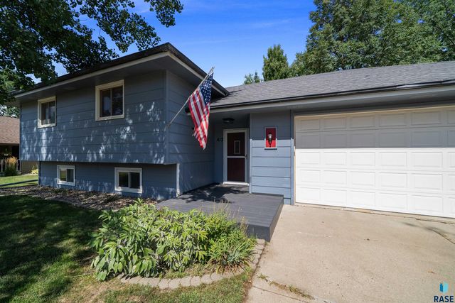 412 N Needles Dr Drive, Brandon, SD 57005