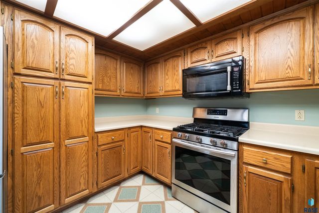 412 N Needles Dr Drive, Brandon, SD 57005