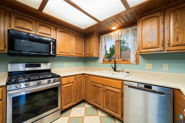 412 N Needles Dr Drive, Brandon, SD 57005