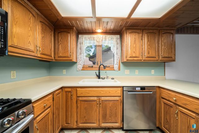 412 N Needles Dr Drive, Brandon, SD 57005