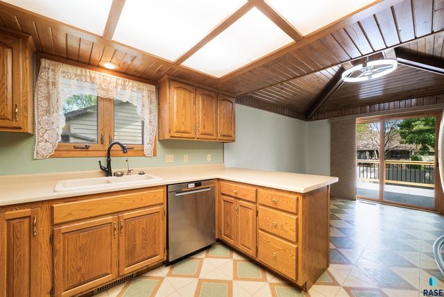 412 N Needles Dr Drive, Brandon, SD 57005