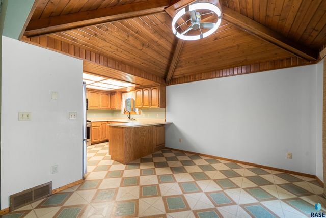 412 N Needles Dr Drive, Brandon, SD 57005
