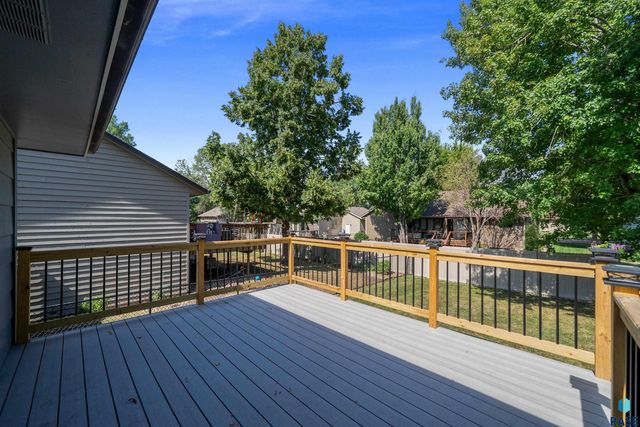 412 N Needles Dr Drive, Brandon, SD 57005