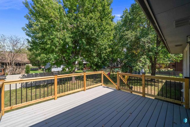 412 N Needles Dr Drive, Brandon, SD 57005