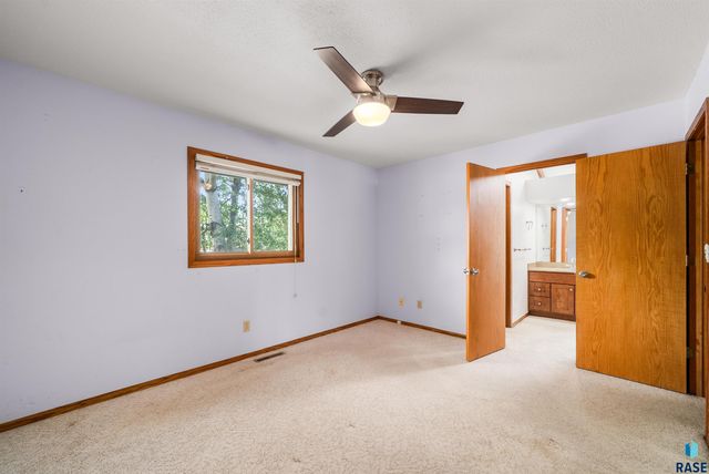 412 N Needles Dr Drive, Brandon, SD 57005