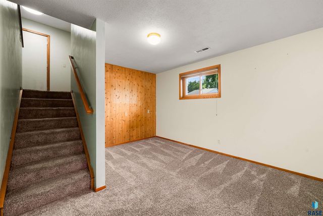 412 N Needles Dr Drive, Brandon, SD 57005