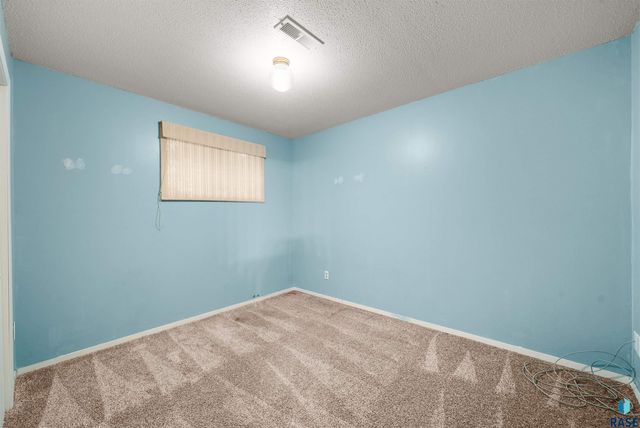 412 N Needles Dr Drive, Brandon, SD 57005