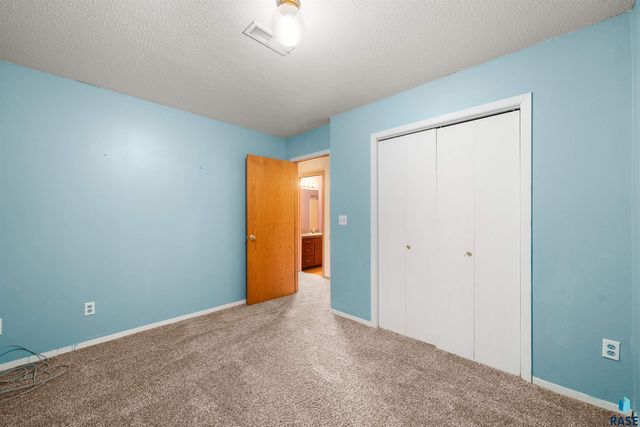412 N Needles Dr Drive, Brandon, SD 57005