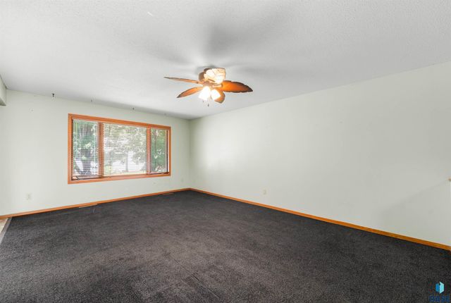 412 N Needles Dr Drive, Brandon, SD 57005