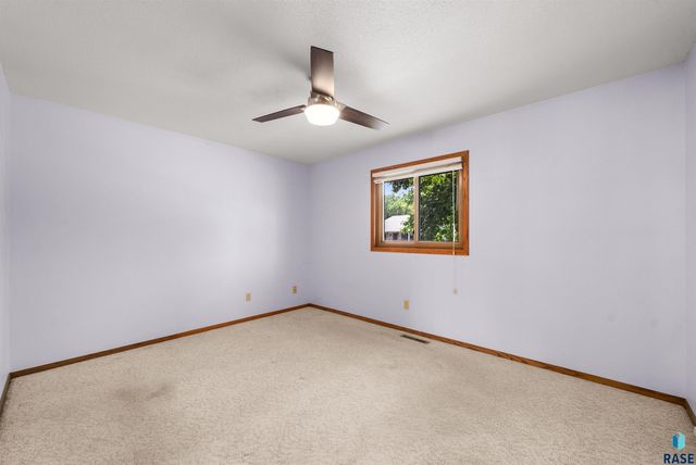 412 N Needles Dr Drive, Brandon, SD 57005