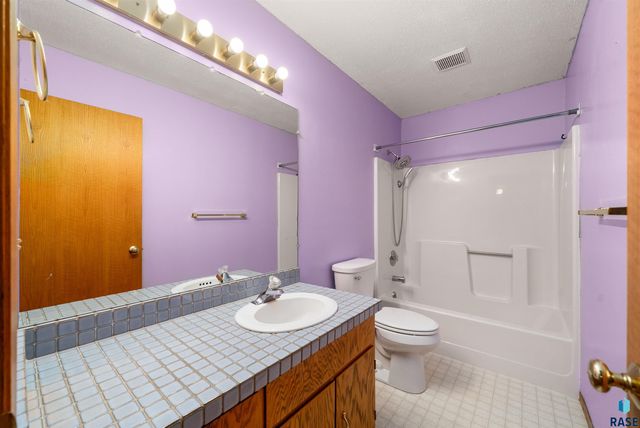 412 N Needles Dr Drive, Brandon, SD 57005