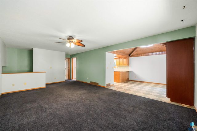 412 N Needles Dr Drive, Brandon, SD 57005
