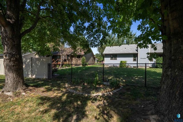 412 N Needles Dr Drive, Brandon, SD 57005