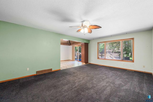 412 N Needles Dr Drive, Brandon, SD 57005
