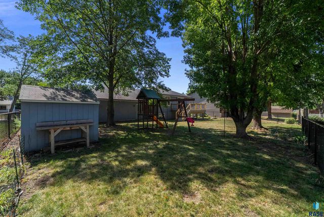 412 N Needles Dr Drive, Brandon, SD 57005
