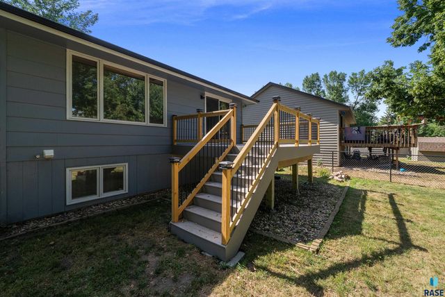 412 N Needles Dr Drive, Brandon, SD 57005