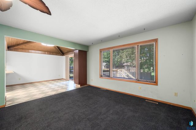 412 N Needles Dr Drive, Brandon, SD 57005