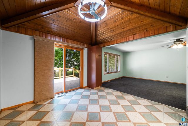 412 N Needles Dr Drive, Brandon, SD 57005