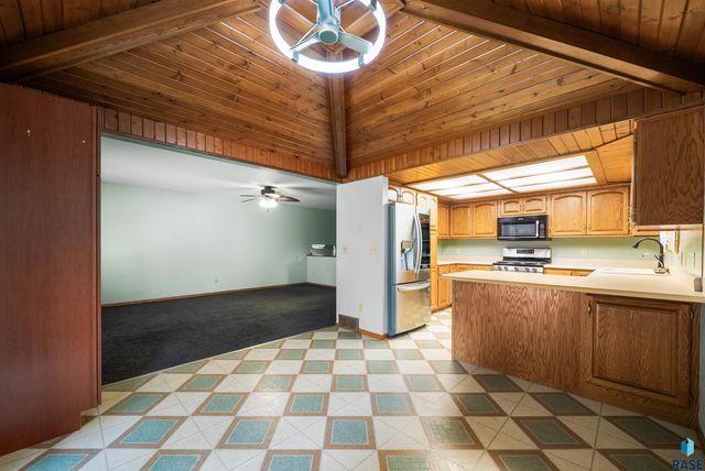 412 N Needles Dr Drive, Brandon, SD 57005