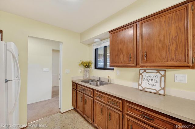 28564 Aspen Drive, Warren, MI 48093