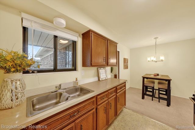 28564 Aspen Drive, Warren, MI 48093