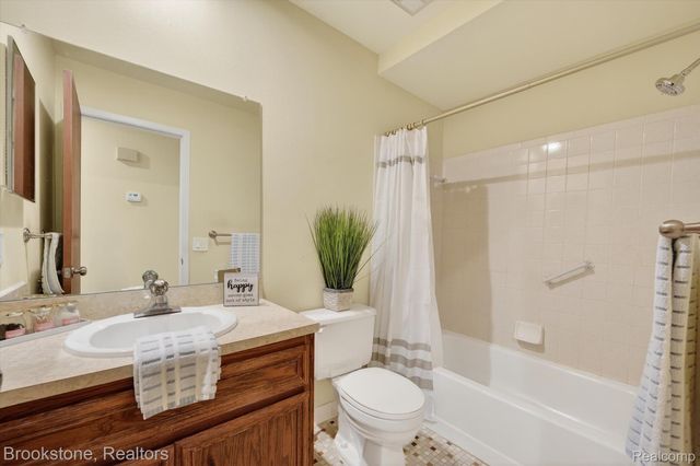 28564 Aspen Drive, Warren, MI 48093