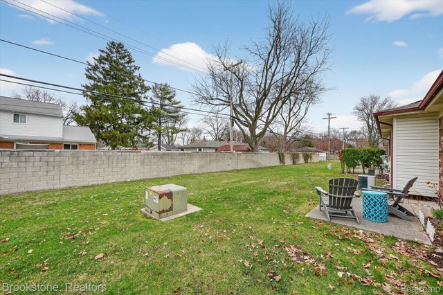 28564 Aspen Drive, Warren, MI 48093