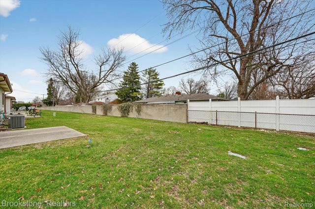 28564 Aspen Drive, Warren, MI 48093