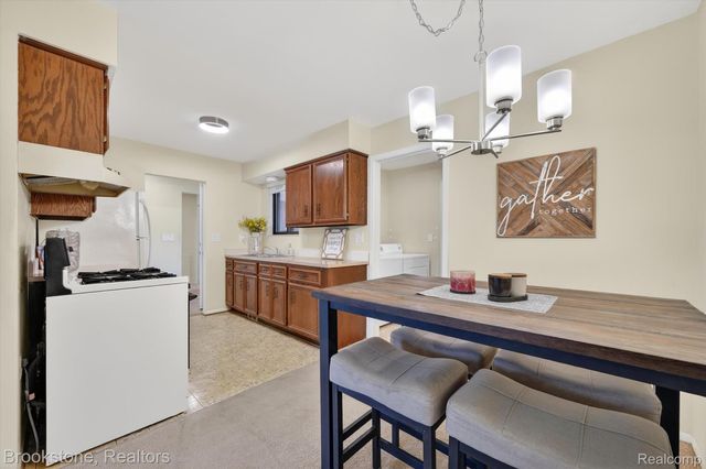 28564 Aspen Drive, Warren, MI 48093