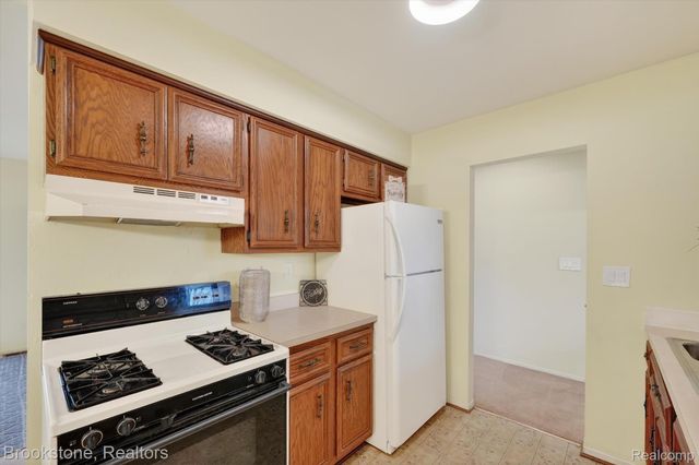 28564 Aspen Drive, Warren, MI 48093