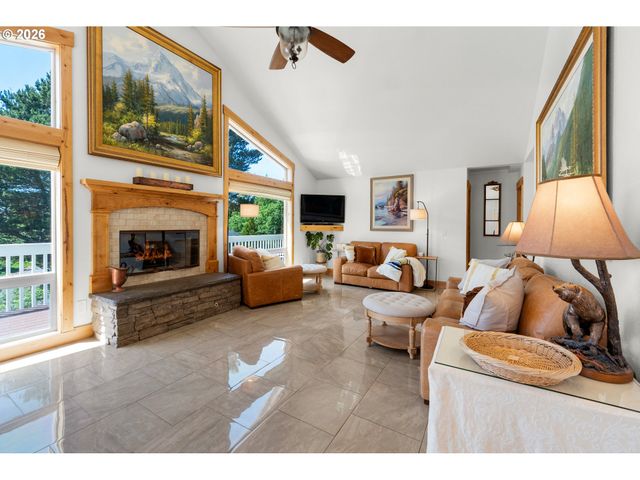 2316 ROYAL VIEW Dr, Seaside, OR 97138
