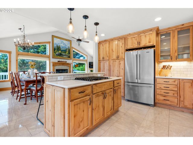 2316 ROYAL VIEW Dr, Seaside, OR 97138