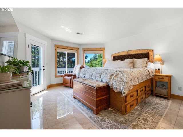 2316 ROYAL VIEW Dr, Seaside, OR 97138